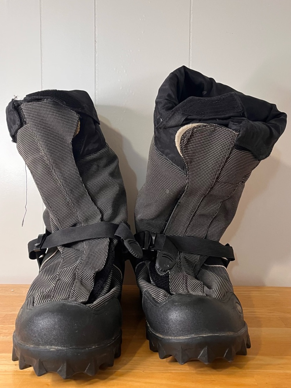 NEOS 15in Navigator 5 Expandable Waterproof Winter Overshoes XL S0229.11